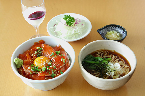 石巻産銀鮭の漬け丼ミニそばセット